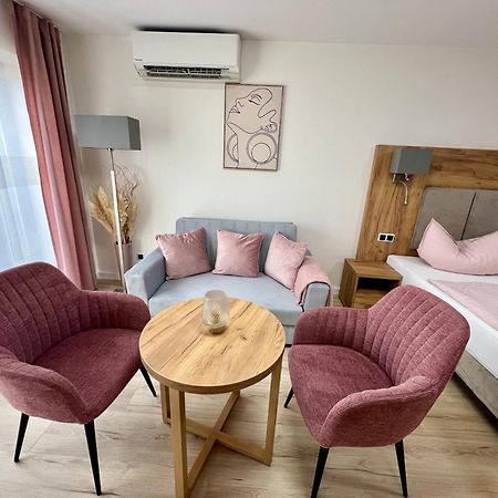 Apartment -Amalia- Mit Klimaanlage & Ueberdachte Terrasse Ergersheim Bagian luar foto